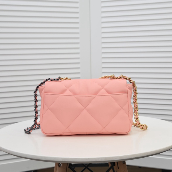 シャネルバッグ側面デザイン